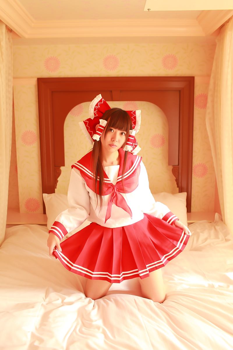 [Cosplay] Reimu Hakurei with dildo and toys - Touhou Project Cosplay
